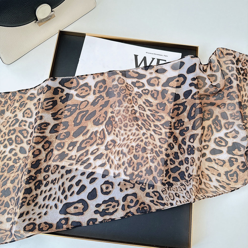 Bufanda de seda larga pequeña  - Silk Neck Scarf reseña y precio